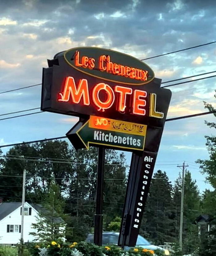 Les Cheneaux Motel (Richcreek Motel) - Web Listing - Nice Sign (newer photo)